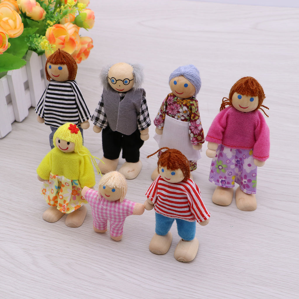 7pcs Wooden Dolls Pretend Play Set U2342