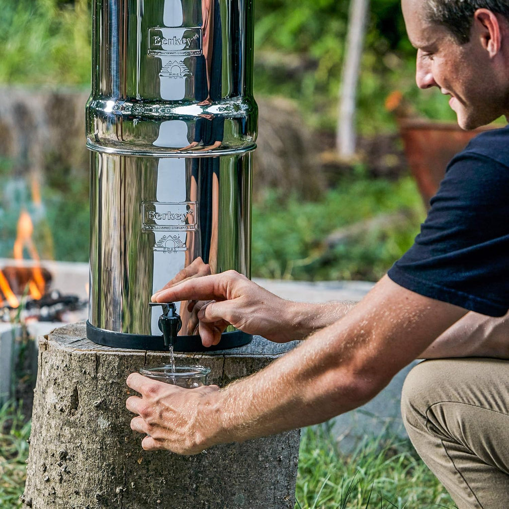 Gravity-Fed Water Filter with 2 Purification Elements R4144