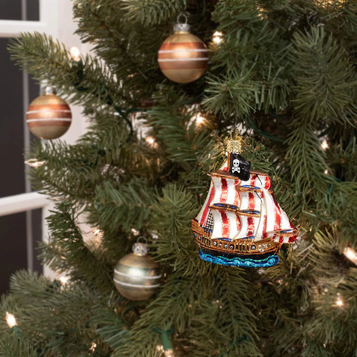 Glass Blown Ornament Pirate Ship V474
