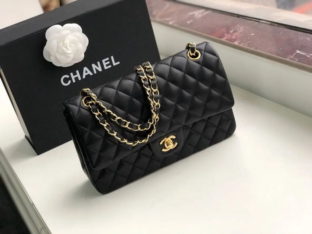 Black Handbag with Gold Toned Hardware U9100