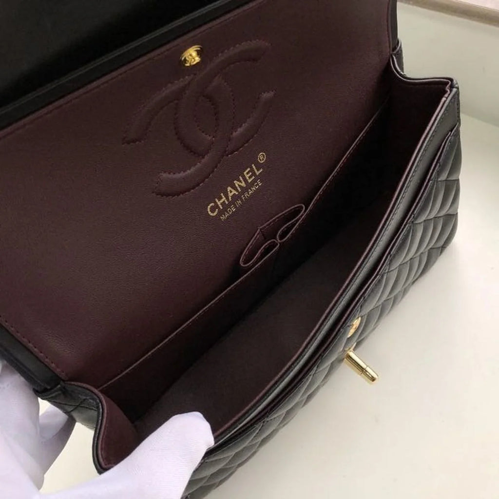 Black Handbag with Gold Toned Hardware U9100