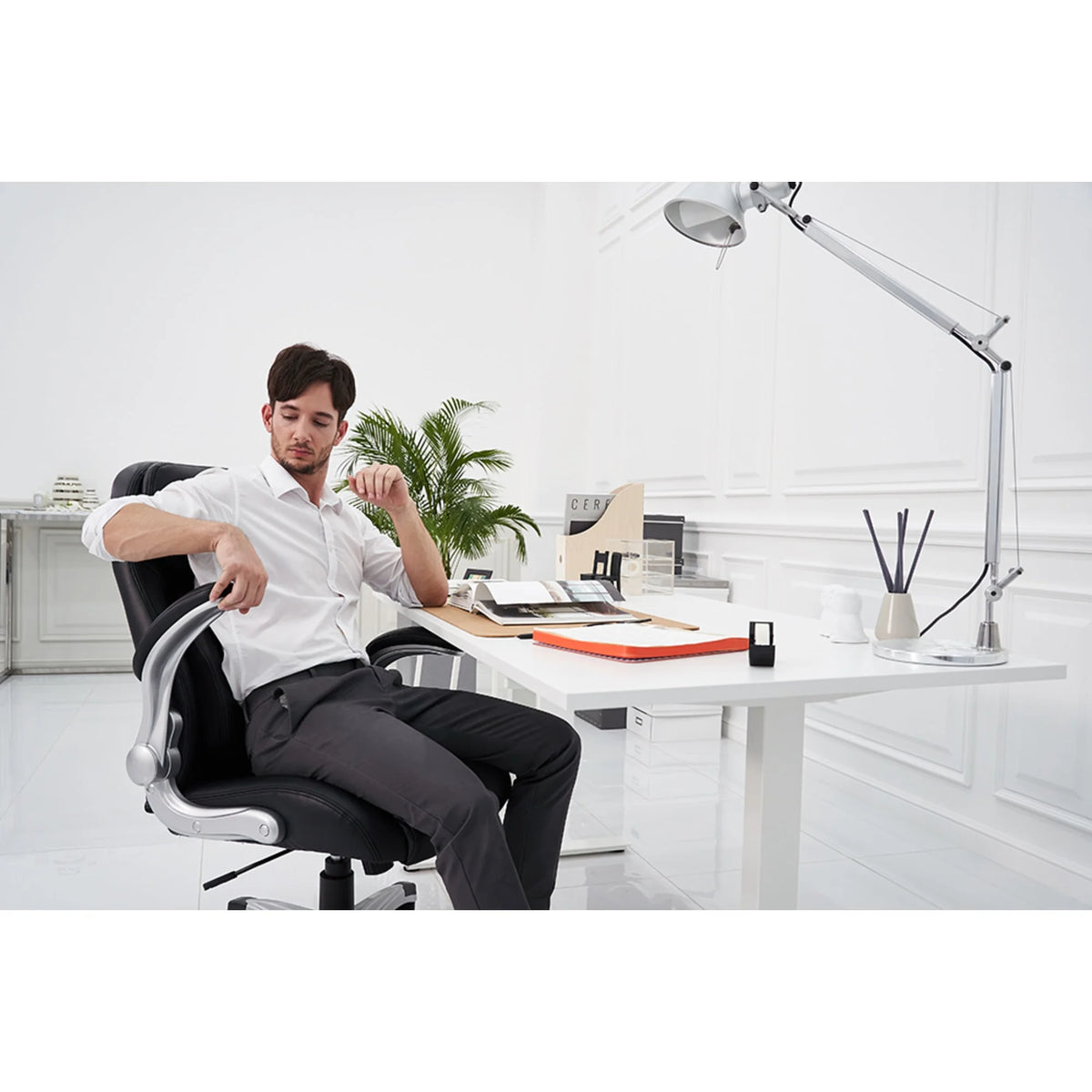 Ergonomic PU Leather Office Chair J4353