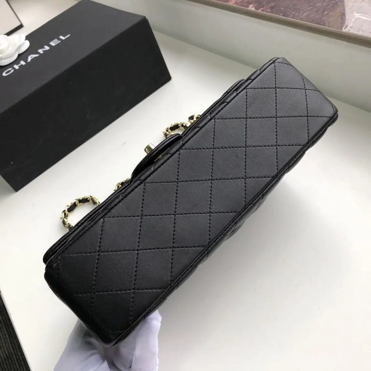Black Handbag with Gold Toned Hardware U9100