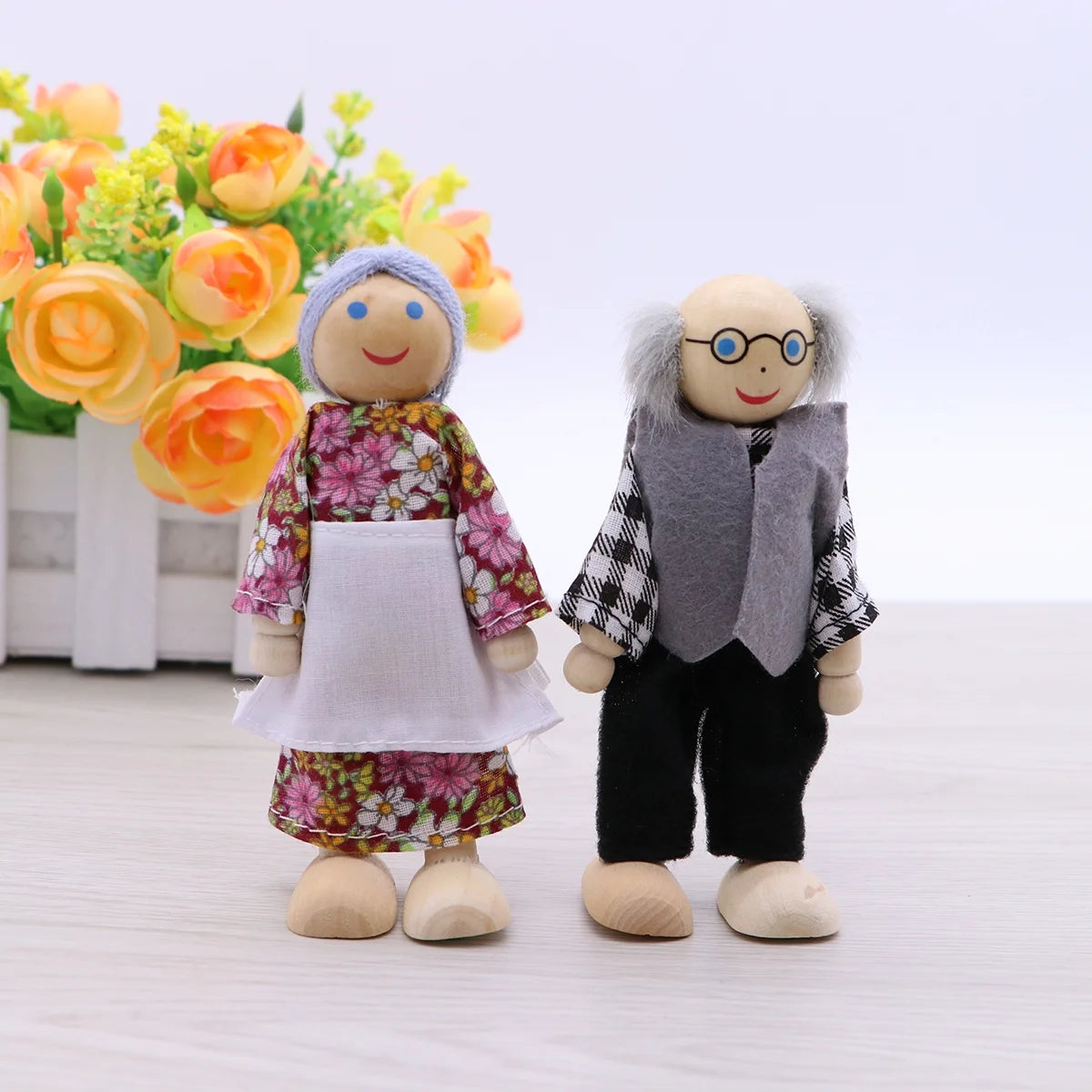 7pcs Wooden Dolls Pretend Play Set U2342