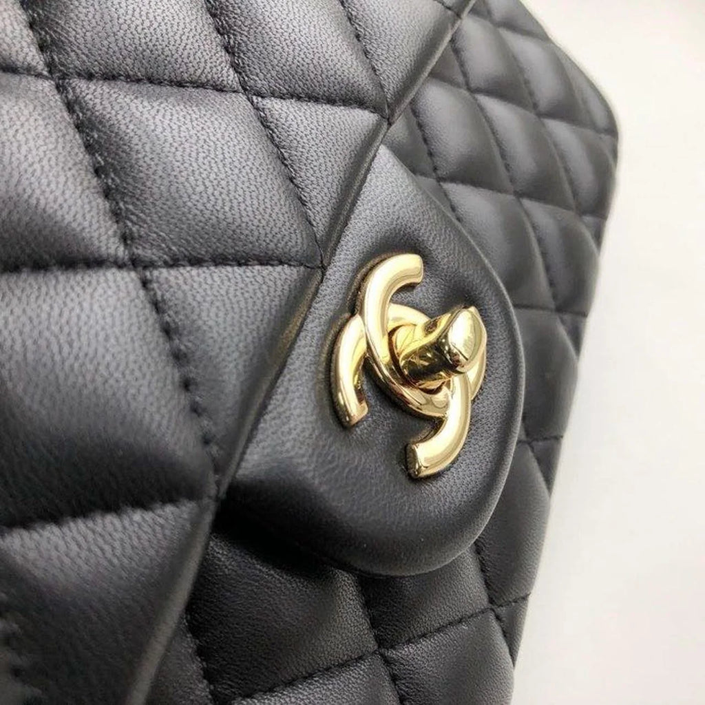 Black Handbag with Gold Toned Hardware U9100